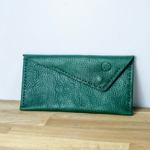 Cartera de mano de cuero hecha a mano para mujer, bolso de viaje y porta pasaporte de cuero - Monedero grande de cuero para mujer, hecho a mano en Gran Bretaña
