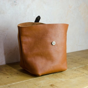 Leather Wash Bag, Toiletry Bag in Italian Leather, Make-Up Bag, Travel Bag, Leather Clutch , Dopp Kit, Handmade in Britain image 7