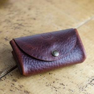 Porte-monnaie en cuir, porte-monnaie et porte-cartes en cuir marron, porte-monnaie en cuir de bison Horween fabriqué à la main en Grande-Bretagne.