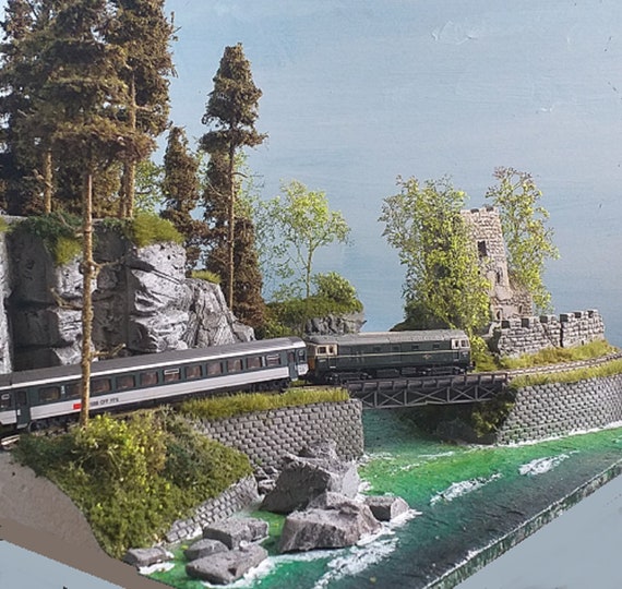 N Scale 1/160 Railroad Diorama With Lake, Castle Ruin, Waterfall