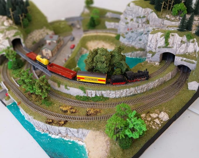 HO scale railroad layout diorama base size 125 x 105 cms. (49 x 41.5 inches)