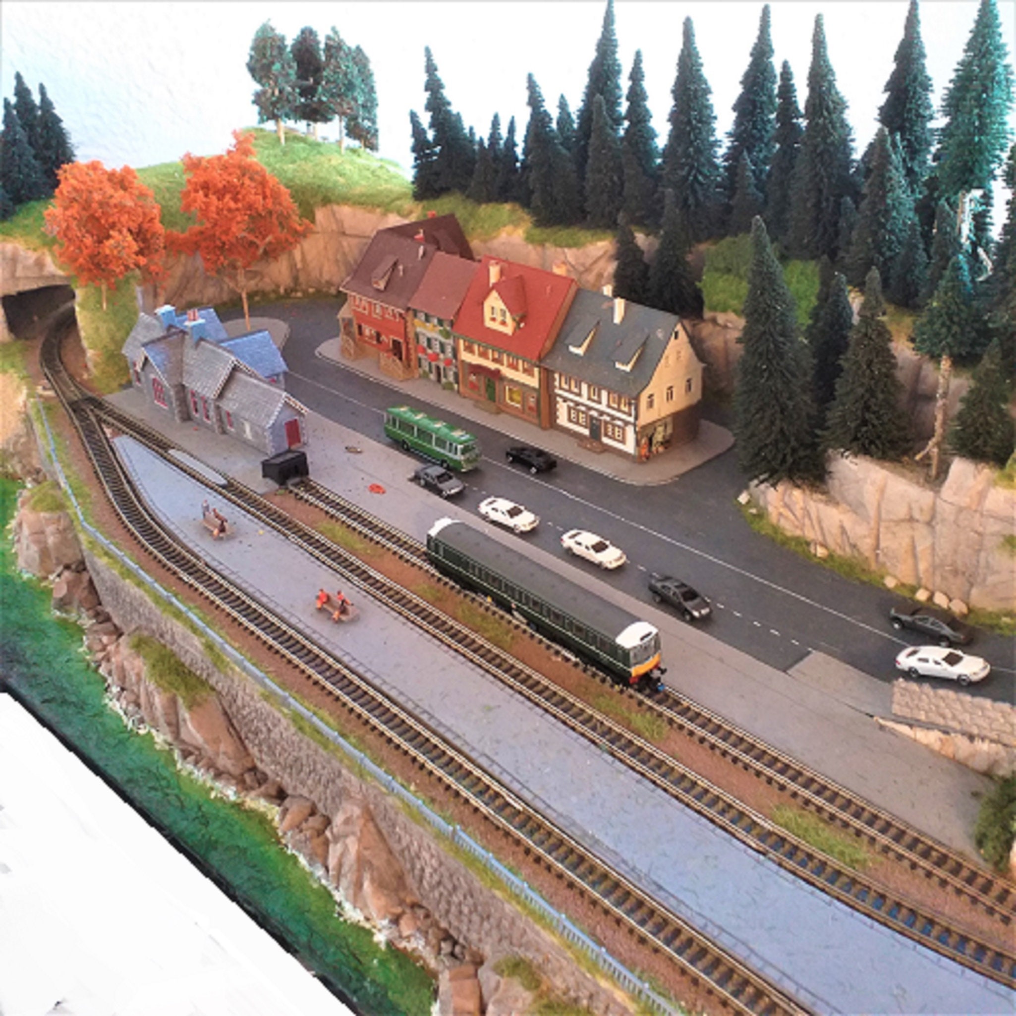 Scenic Model Railroad Layout Diorama Scale N 1:160 on a Base of 100 X ...