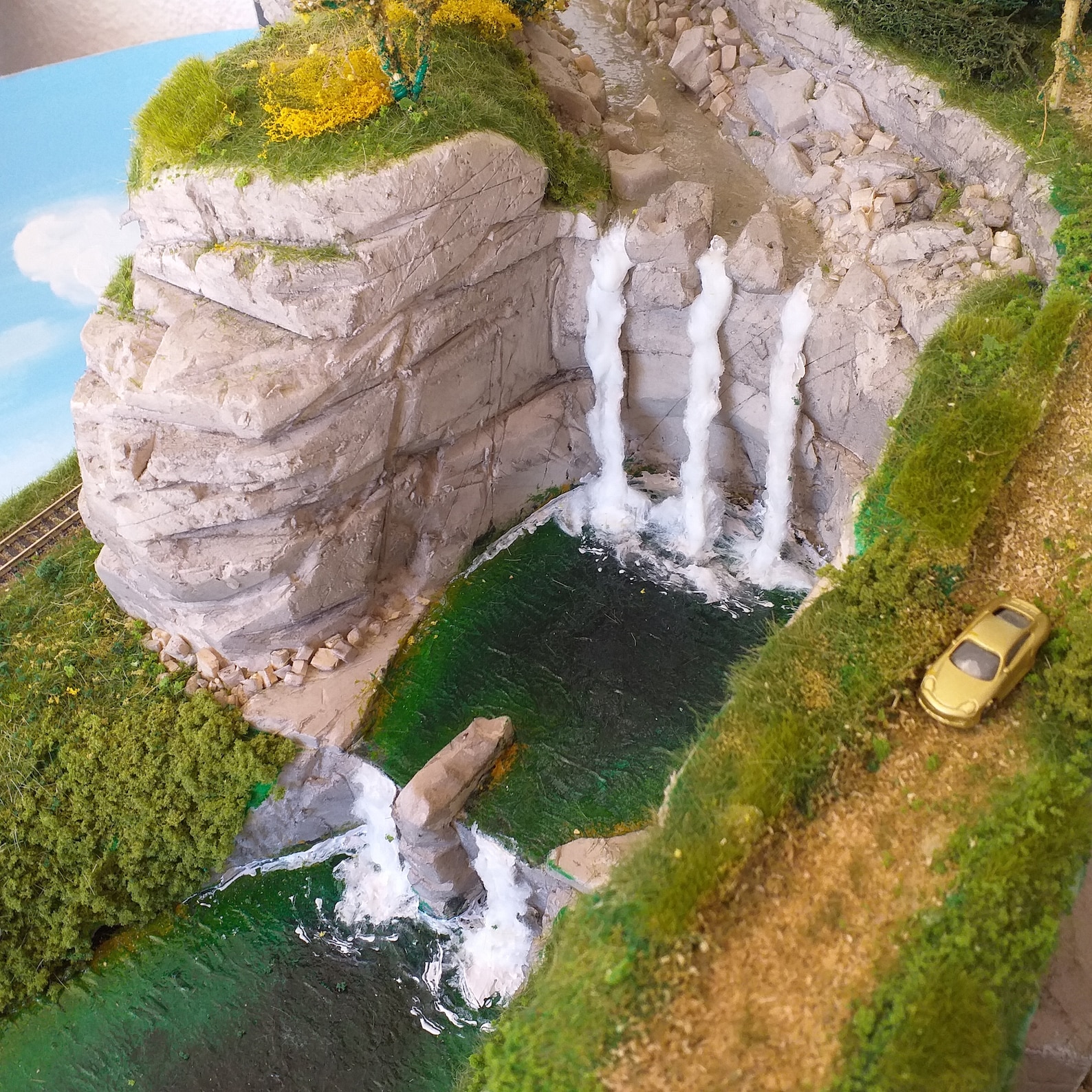 Model Rail Road Layout N Scale 1/160 on a Base of 70 X 60 Cms Etsy