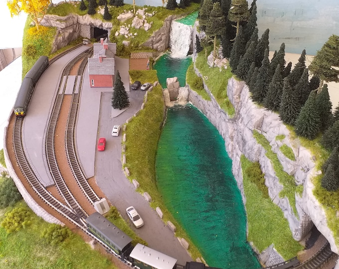 Model railway with a realistic forest mountain layout, with lakes and waterfalls in N scale.