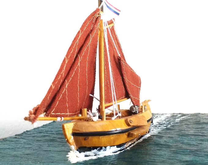 Ship at sea diorama on a base of 30 x 21 cms (11.8 x 8.2 inches)