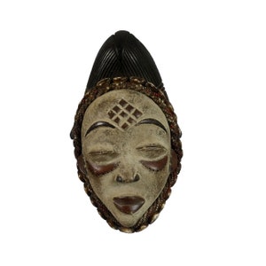 Maschera africana Pounou del Gabon