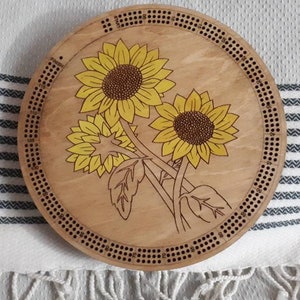 Boîte de planche de cribbage gravée tournesol