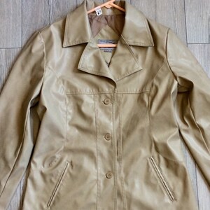 CLOSE OUT Vintage Lightly Used Women&#39;s Single Breasted (3) Button Long Sleeve Faux Leather Short Jacket  Size M (Medium) &quot;RAVE&quot; Brand