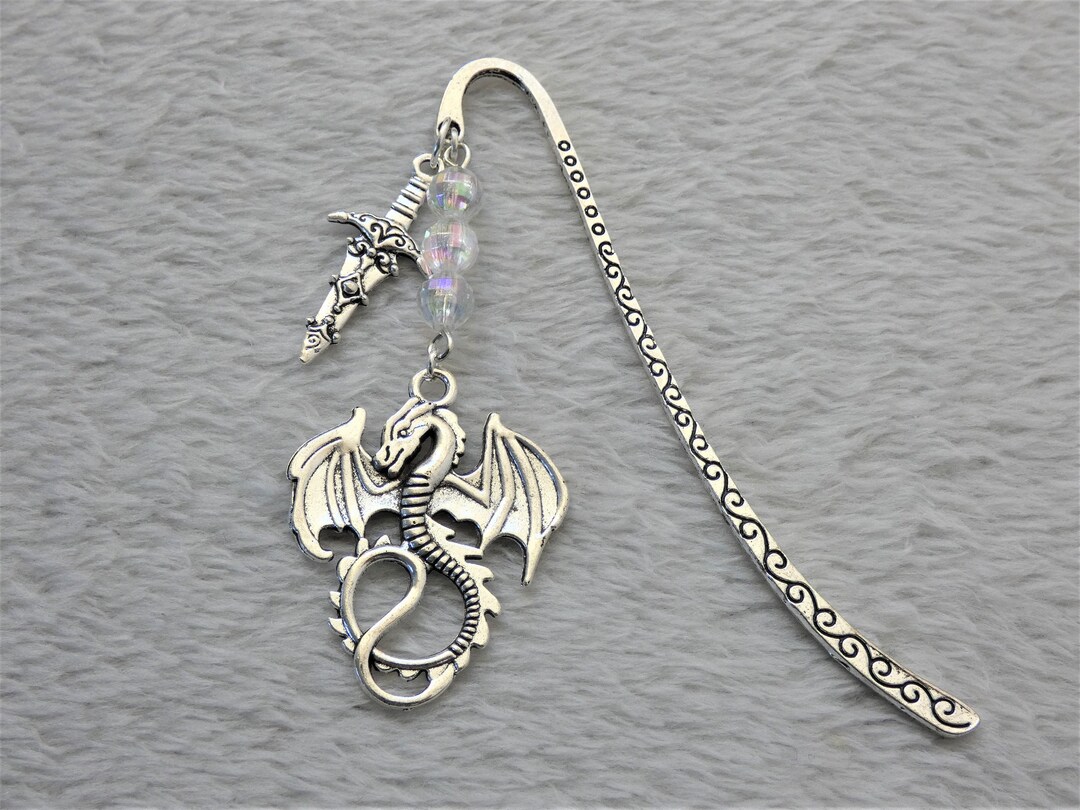 Dragon Bookmark / Fantasy Bookmark for Booklovers / Beaded Bookmark / Metal Charm Bookmark