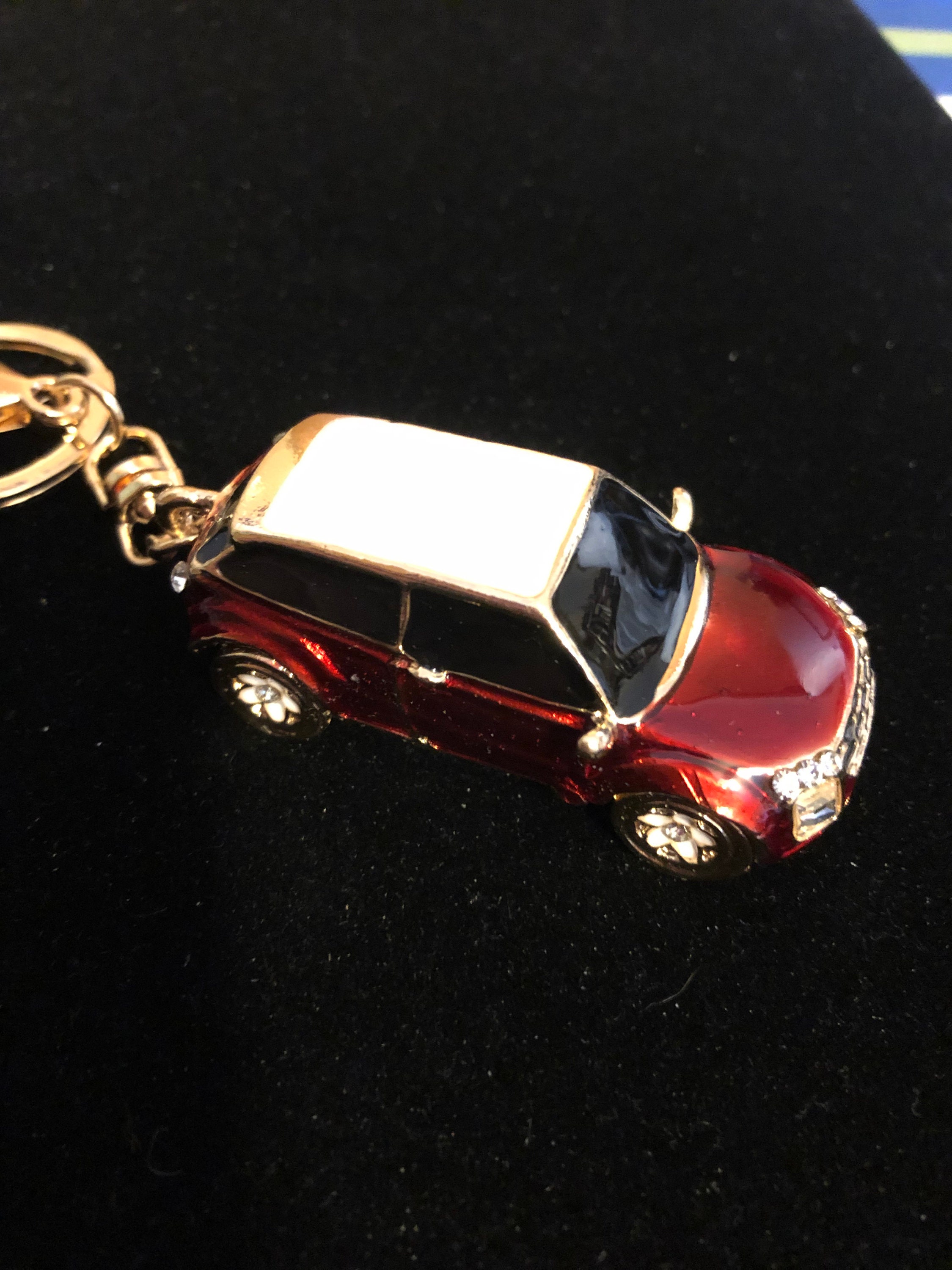 Car Key Pendant 5pcs Red Sandstone Keychain Accesorios Para Cuarto De  Hombre Red Keychain Cute Keychain Accessories Car Key Man Synthetic Bags  Aesthetic Keychain at  Men's Clothing store