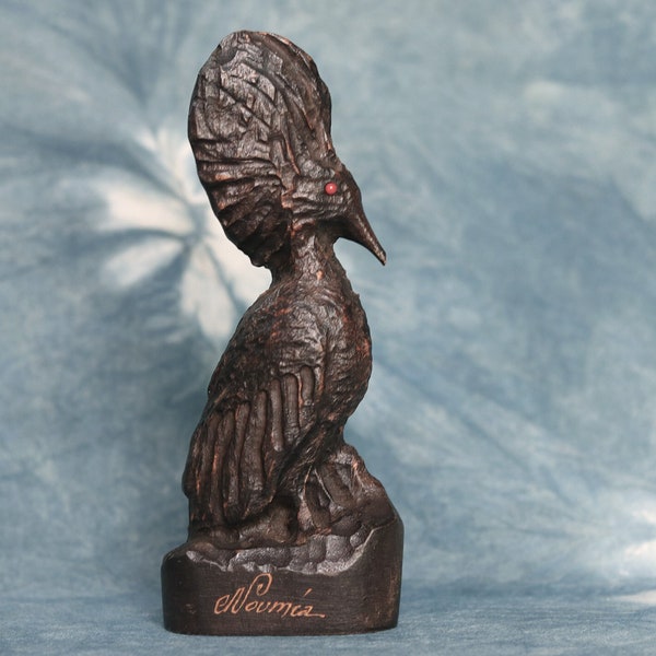 Figurine vintage Nouvelle-Calédonie Nouméa en bois sculpté Kagu Cagou oiseau statue. Art populaire du Pacifique Sud. Collection spéciale pour les amateurs d'oiseaux.