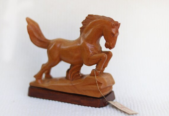 彫刻 木彫り 馬 リアルな表現 木製 置物 オブジェ インテリア　唐木　中国古玩 彫刻 木彫り 馬 リアルな表現 木製 置物 オブジェ インテリア 唐木