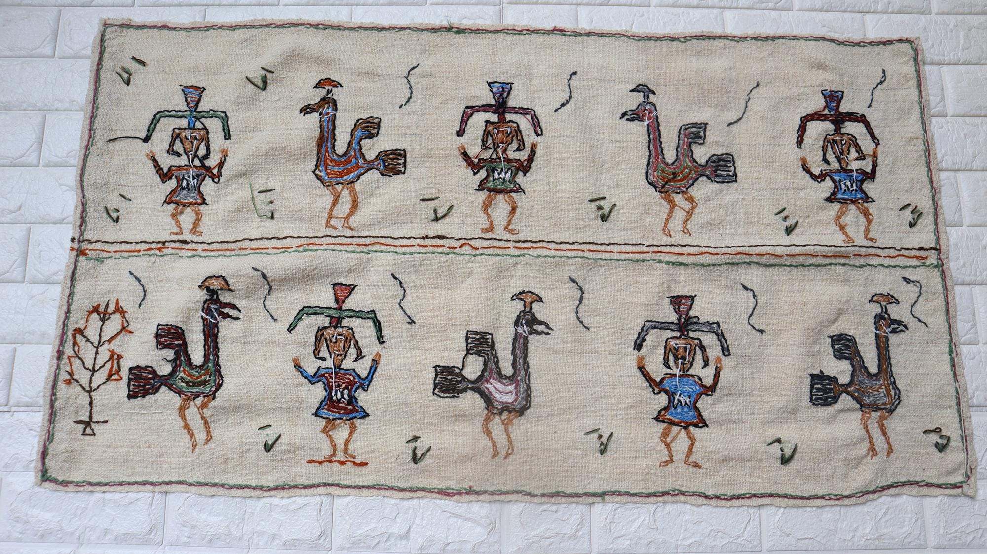 ヴィンテージペルーウールタペストリー：手刺繍のチムー民芸壁掛け