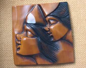 北海道産のヴィンテージ木彫りアイヌ女性壁掛け。日本製ハンドメイド