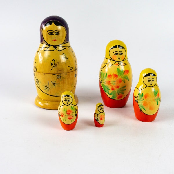 Matryoshka, matryoshka, matryoshka, Baboesjka, 5 stuks, traditionele Russische pop, oud, vintage, de buitenkant is vervaagd