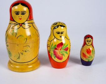 Matryoshka, Matruschka, Matryoshka, Babushka, 3 pieces, Russian doll, old, vintage, wooden dolls