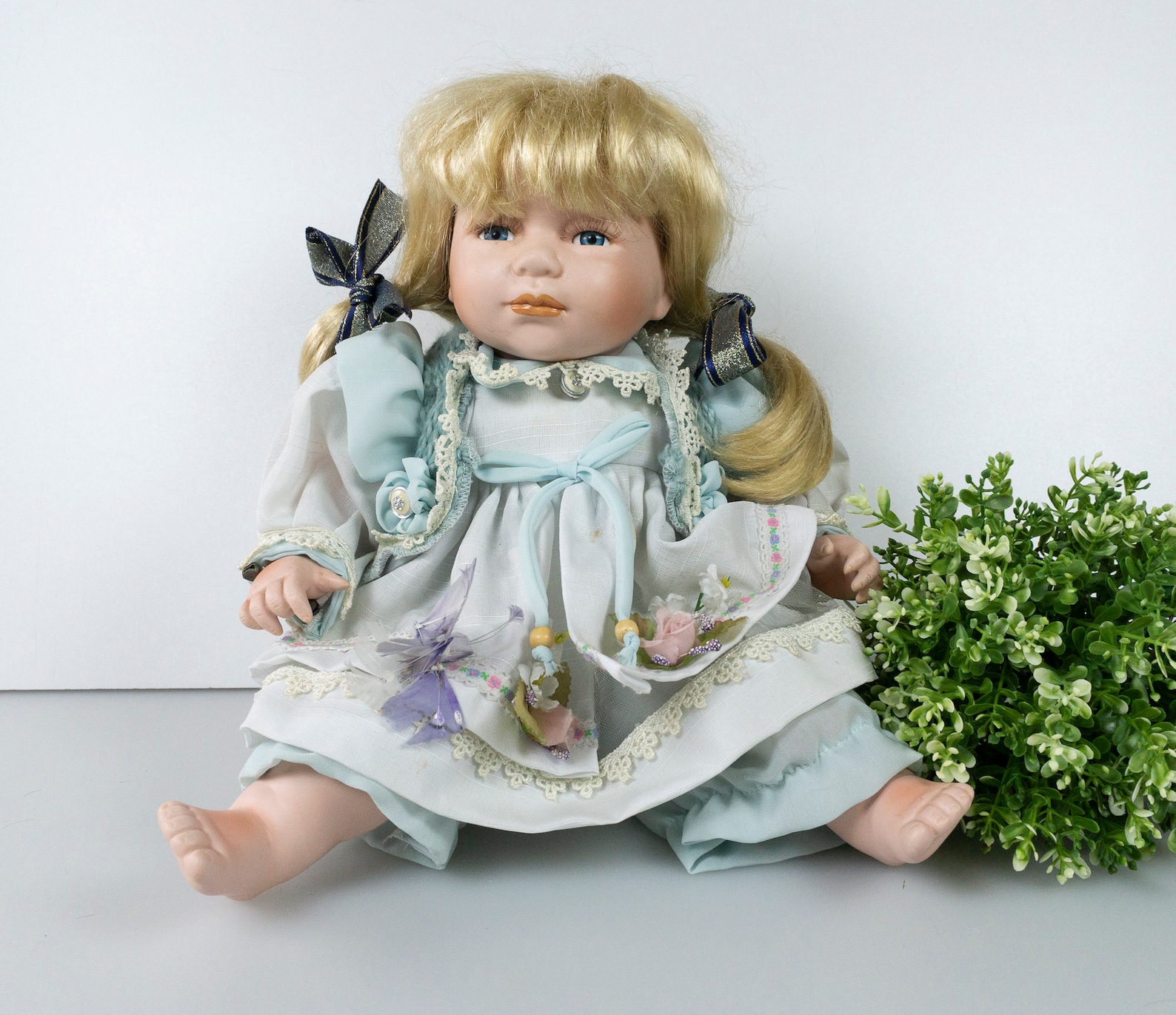 alberon collectors porcelain doll