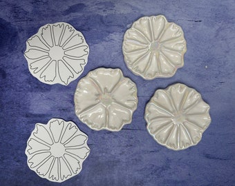 FLOWER  Ceramic white glaze travel palette 22 wells and mixing tray