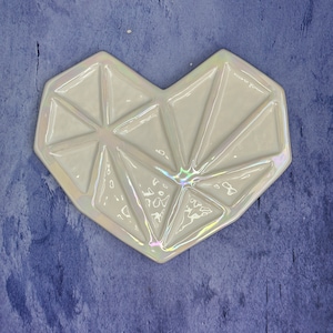 Paleta de acuarela de cerámica HEART de color blanco sólido con nácar, con grandes pocillos, hecha a mano, paleta de acuarela, paleta para mezclar