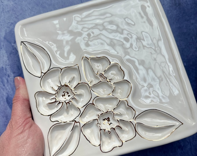 Ceramic Leaves and Flowers Solid White With Gold Watercolor Palette