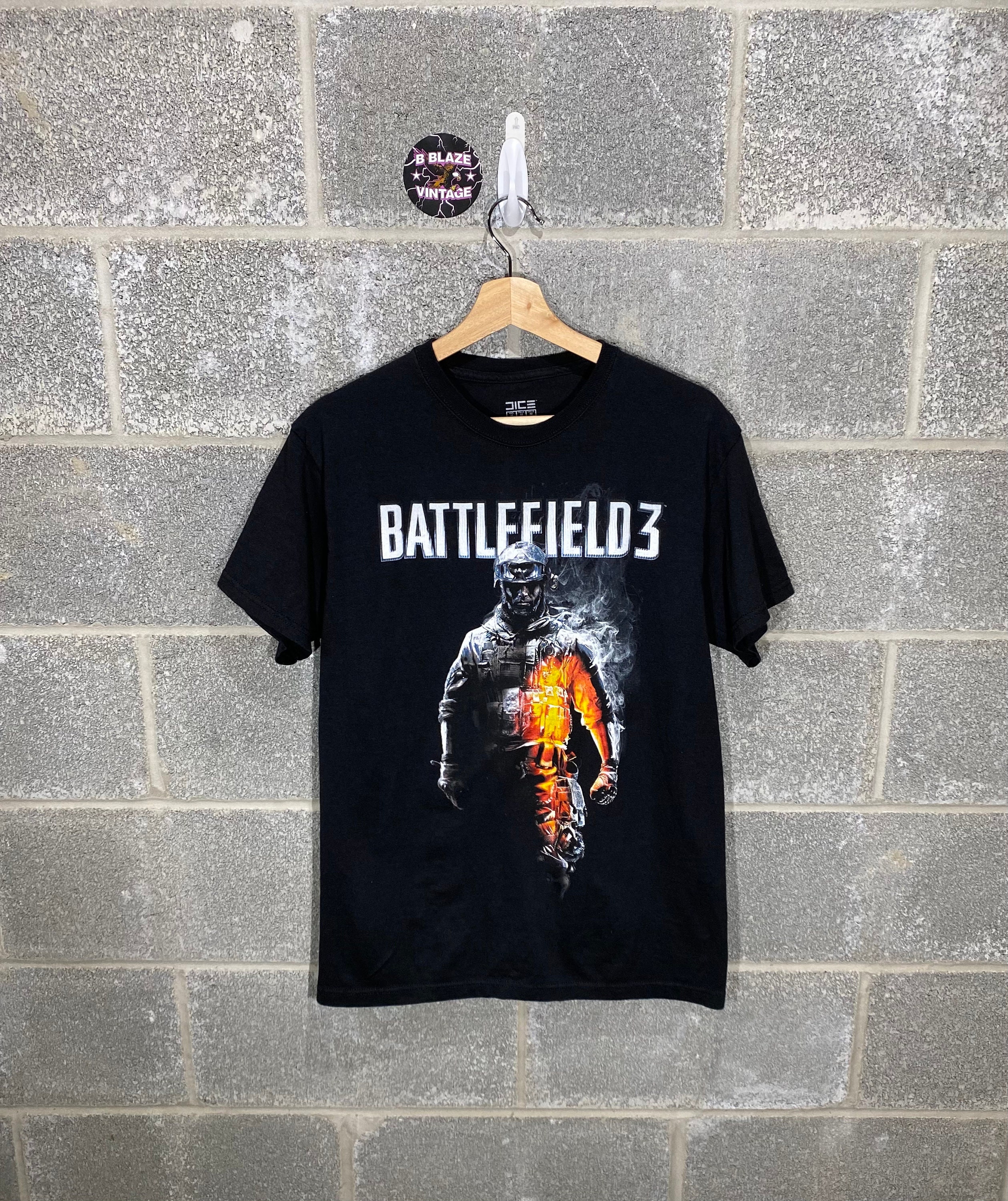Y2K 2010s Battlefield 3 camiseta gráfica negra -