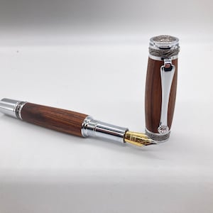 Vulpen Majestic gemaakt van Cocobolo, edele vuller in een klasse apart met Swarovski-kristal, met de hand gedraaid