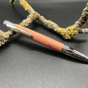 Balpen van jeneverbes, handgedraaid, schrijfinstrument, uniek, cadeau