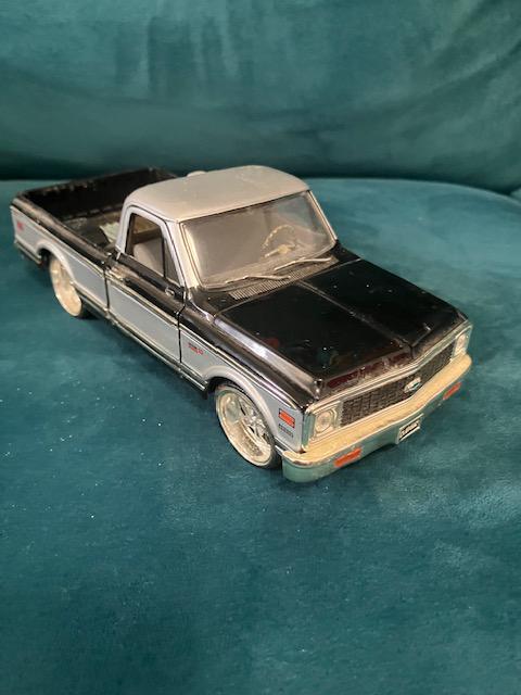 1:24 Die-cast 1972 Chevrolet C10 Pickup – Jada Toys Dub City Model