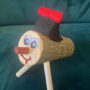 Caga Tio - Tio de Nadal - Tradition de Noël catalane espagnole - Smiley Red Hat fait main