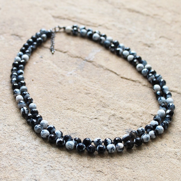 Collier mi-long en agate noire et blanche avec pierres semi-précieuses | 3 modèles | Simple brin | Multibrins | Double brin | Tour de cou