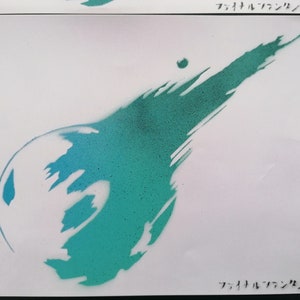 May include: A green and blue spray paint stencil of the Final Fantasy VII logo. The logo is a stylized comet with a sphere at the end. The text "ファイナルファンタジー VII" is written in Japanese at the top and bottom of the image.