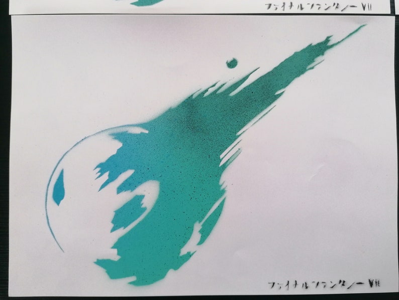May include: A green and blue spray paint stencil of the Final Fantasy VII logo. The logo is a stylized comet with a sphere at the end. The text "ファイナルファンタジー VII" is written in Japanese at the top and bottom of the image.