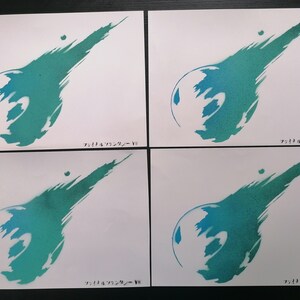 May include: Four white pieces of paper with a green and blue spray-painted image of the Final Fantasy VII logo. The text "ファイナルファンタジー VII" is written in Japanese at the bottom of each piece of paper.
