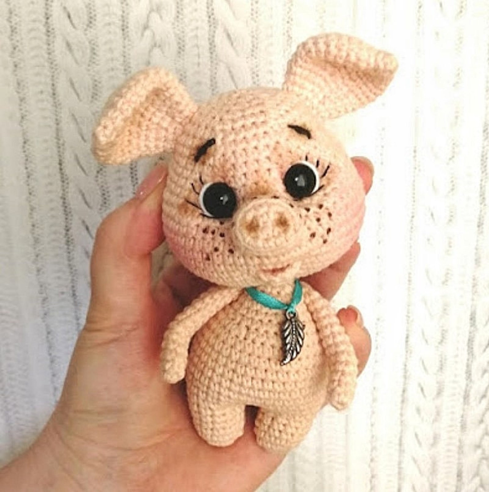 Связать красивую игрушку крючком