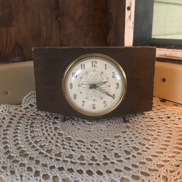 Small vintage  mid century Westclox mantle clock