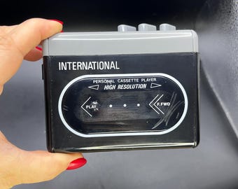 Reproductor de casetes estéreo International antiguo modelo AK 18