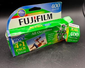 Pellicola a colori Fujifilm 400 ISO, 5 rullini, formato 35 mm, 120 pose totali, scadenza 2008, confezione aperta.