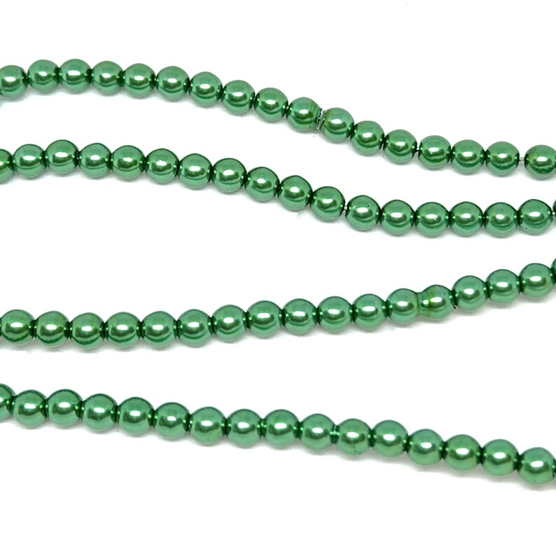 4mm Czech Pearls round Christmas Green image 2