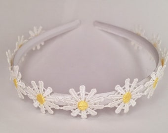 Weißes Daisy Satin Stirnband