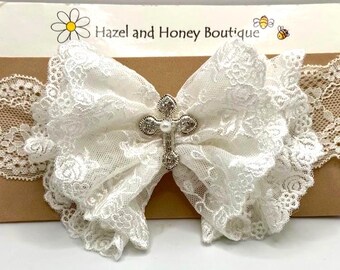 Lazo de encaje blanco diamante con cruz plateada