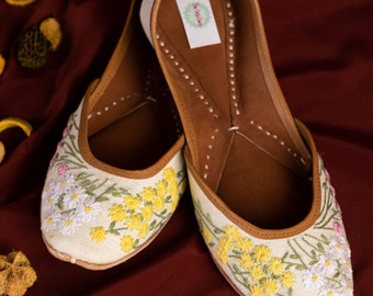 Quintessential Kundan - Beautiful Embellished Wedding Flats Kundan flats Kundan Juti Kundan Khussa Ballerines