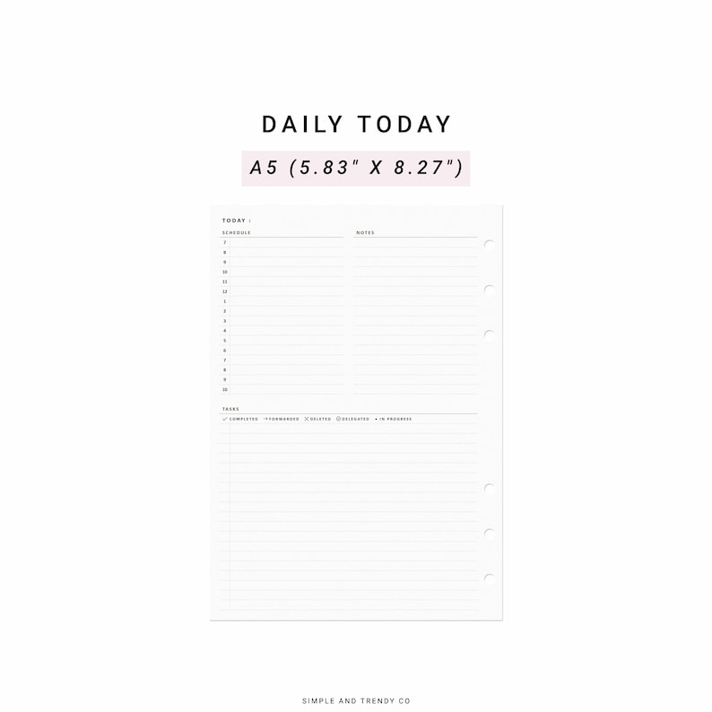 Pu&ograve; includere: Un inserto per agenda giornaliera A5 che misura 14,8 cm per 21 cm con testo nero. La pagina presenta una sezione oraria dalle 7 alle 10, una colonna per le note e una sezione per le attivit&agrave; con simboli per completato, inoltrato, eliminato, delegato e in corso.
