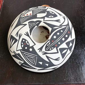 Acoma Pueblo Native American Pottery Seed Pot with Lizards signed MC