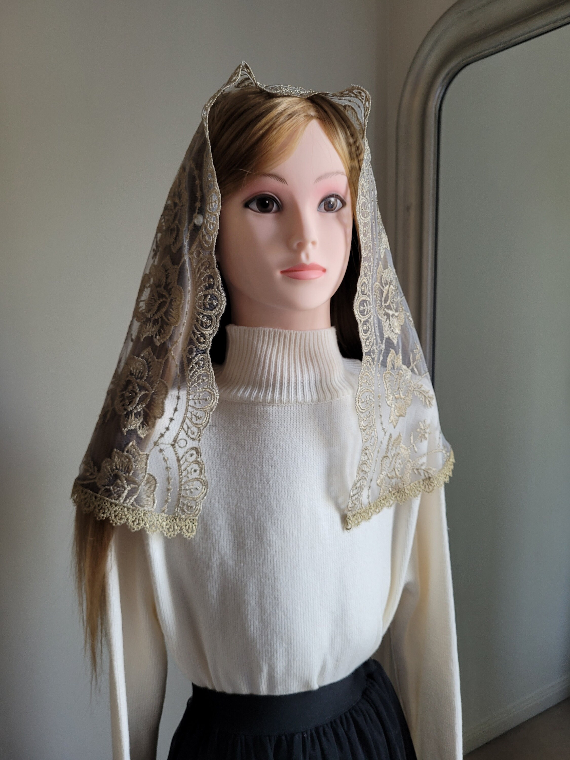 Bl Maria Candida of the Eucharist Gold and White D Shaped Chapel Veil ...
