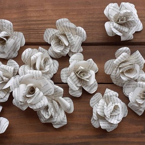 25 fiori di pagina di libro senza gambo, centrotavola fai da te per matrimoni, decorazioni per matrimoni a tema libro, rose di libro, decorazioni per addio al nubilato, decorazioni per baby shower