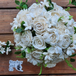 Klassischer Hochzeitsstrauß mit einer passenden Boutonniere, Andenken Hochzeitsblumen, Sola Holz Blumen, Brautstrauß, Bräutigam Boutonniere