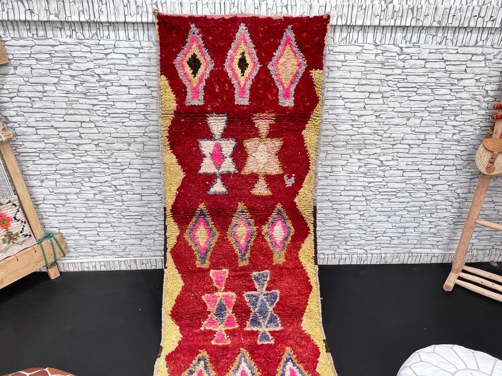 ハンドメイドベルベルラグランナー：赤い幾何学模様のモロッコ