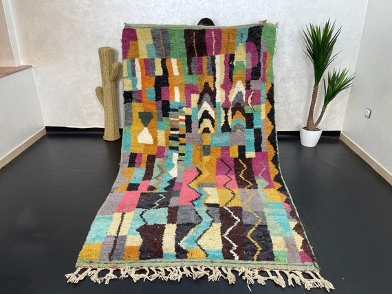 Vintage Moroccan Boujad Rug: Handwoven Berber Wool Carpet (8.6 x 5 Feet)