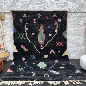 Handmade Wool Berber Rug: Black Abstract Moroccan Decor (5.4x9ft)