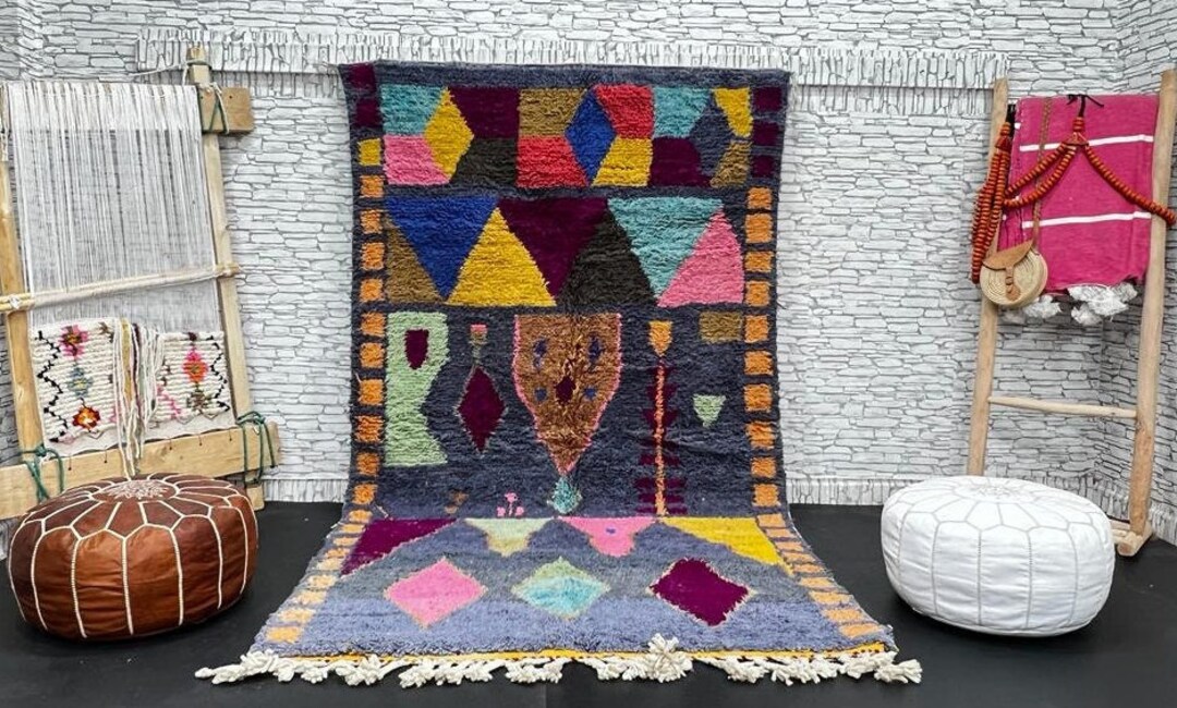 カラフルなベルベルラグ：5x8.7フィート、手織りモロッコブージャド